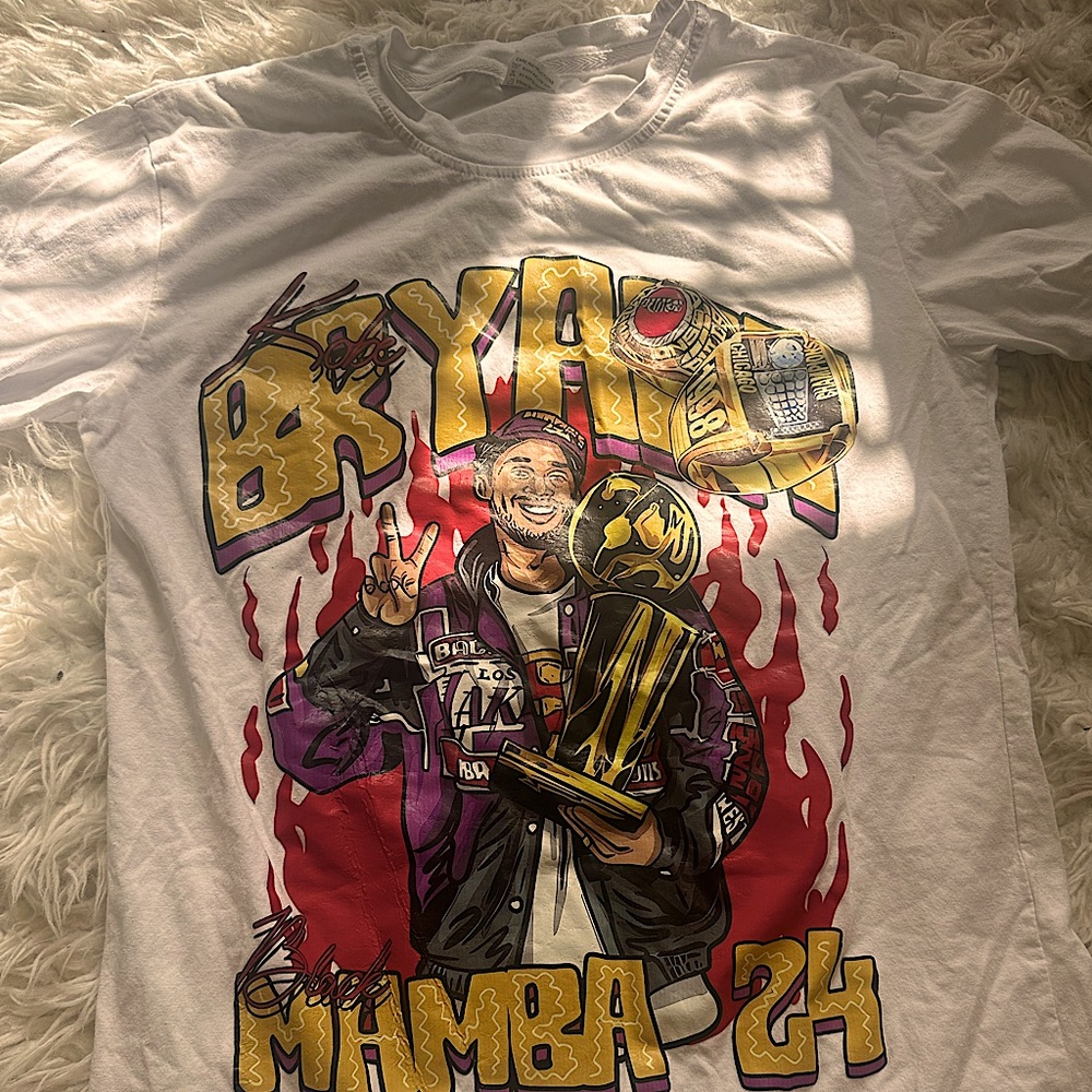 Small white Graphic tee